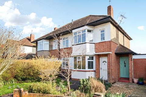3 bed property, in Warwick Road, £450,000