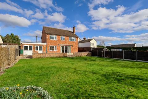 4 bed property, in Main Road, £850,000