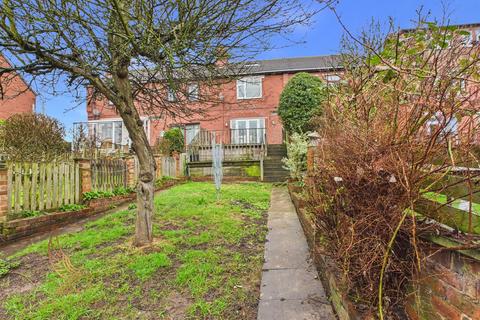 2 bed property, in Chapel Lane, £123,500