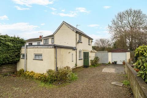 2 bed property, in Leominster, £200,000
