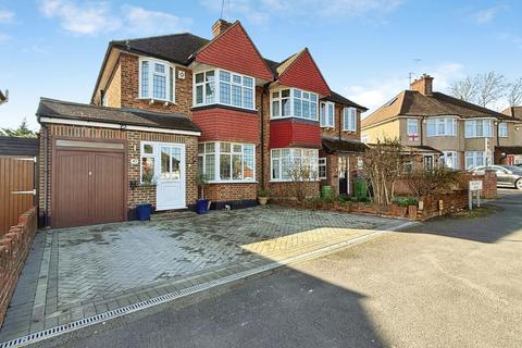 3 bed property, in Woodhurst Avenue, £635,000