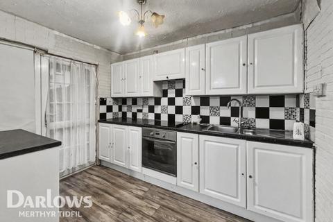 3 bed property, in Cypress Close, £100,000