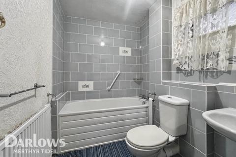 3 bed property, in Cypress Close, £100,000