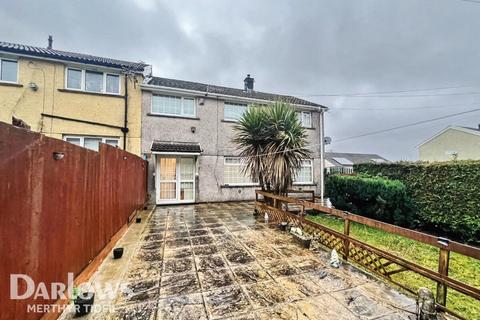 3 bed property, in Cypress Close, £100,000