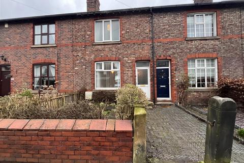 2 bed property, in Lacey Green, £310,000