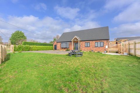 3 bed property, in Low Road, £435,000