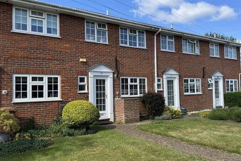3 bed property, in The Oval, £425,000