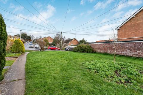 3 bed property, in Manor Park, £260,000