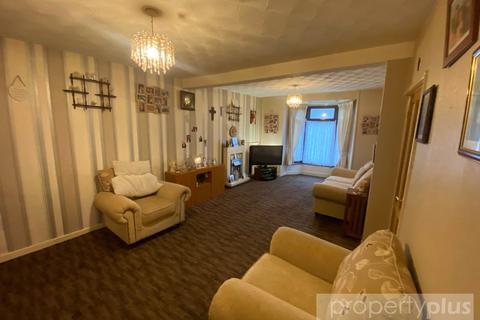 3 bed property, in Ynyswen Road, £115,000
