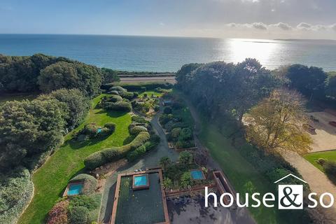 2 bed property, in Solent Pines, £345,000