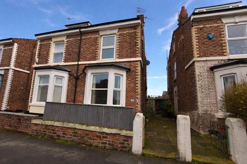 3 bed property, in Princess Road, £200,000