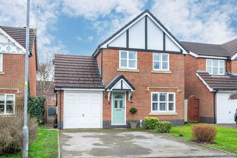 3 bed property, in Flowerscroft, £425,000