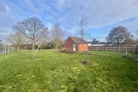 4 bed property, in Donsmead Drive, £345,000