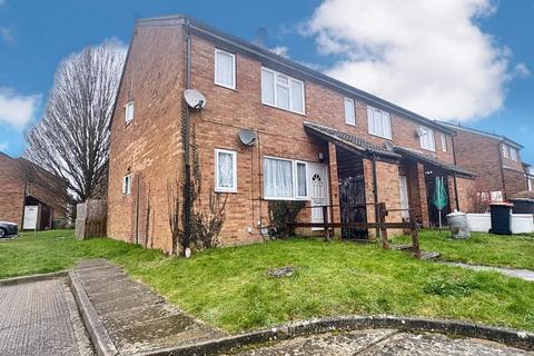1 bed property, in Conway Close, £140,000