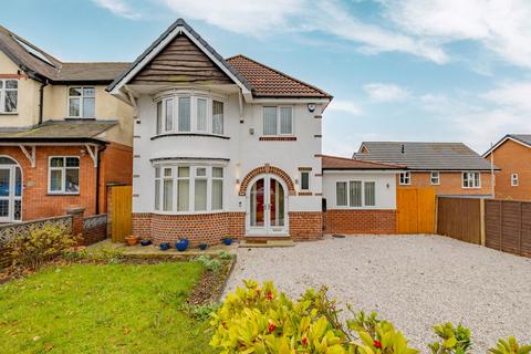 3 bed property, in Himley Road, £350,000