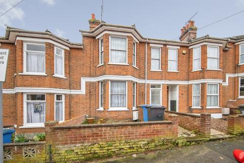 2 bed property, in Philip Road, £190,000
