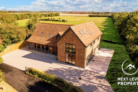 5 bed property, in Gull Lane, £875,000