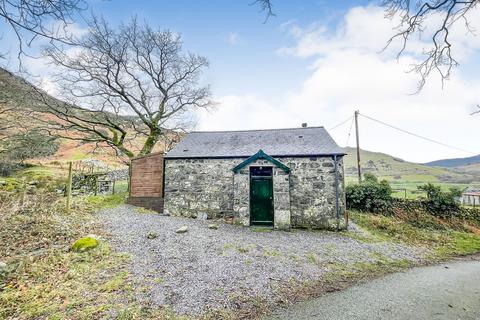 1 bed property, in Capel Pen Y Meini, £160,000