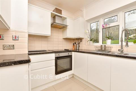 3 bed property, in Valley Road, £600,000