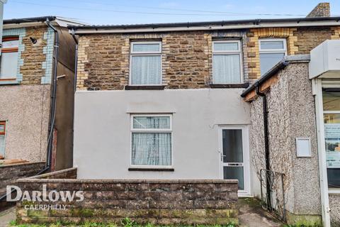 2 bed property, in Church Street, £180,000