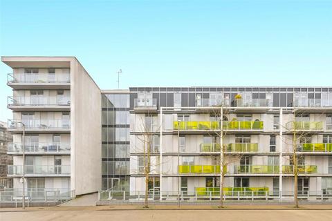 1 bed property, in Emerson Apartments, £325,000