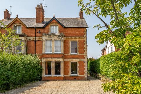 7 bed property, in Grove Avenue, £550,000