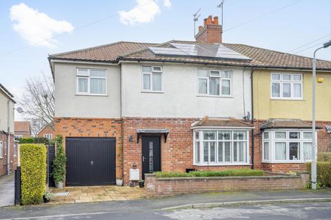 4 bed property, in Slingsby Grove, £495,000