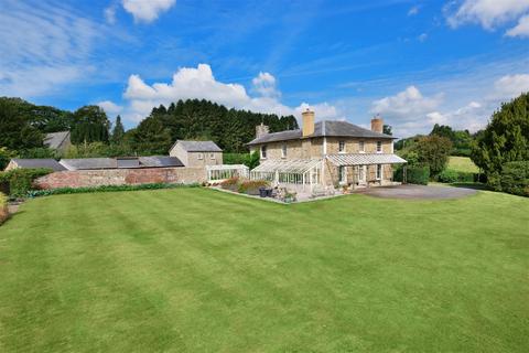 6 bed property, in Huntington, £1,500,000