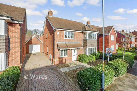 4 bed property, in Lamberhurst Road, £550,000