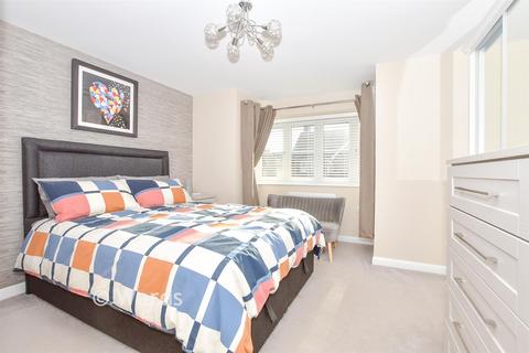 4 bed property, in Lamberhurst Road, £500,000