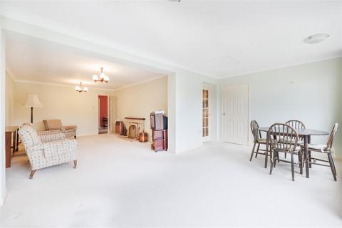 3 bed property, in St. Michaels Way, £375,000