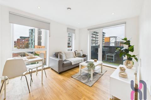 2 bed property, in Eastbank Tower, £160,000
