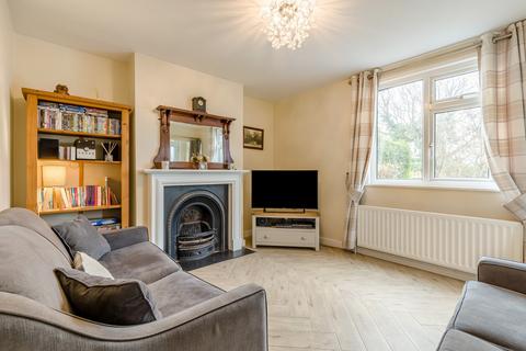 2 bed property, in Southrepps Road, £325,000