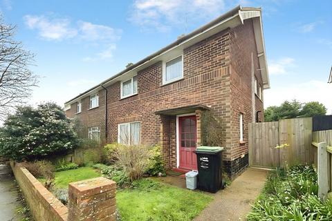 3 bed property, in Coronation Drive, £250,000
