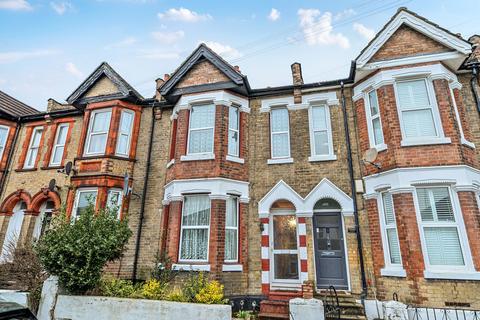3 bed property, in Preston Road, £575,000