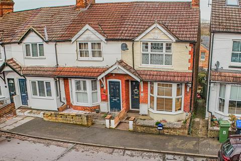 2 bed property, in Winifred Road, £375,000