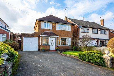 3 bed property, in 149 Pendeford Avenue, £335,000