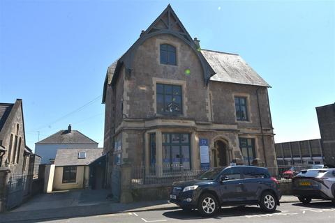 Land, in Warren Street, £595,000