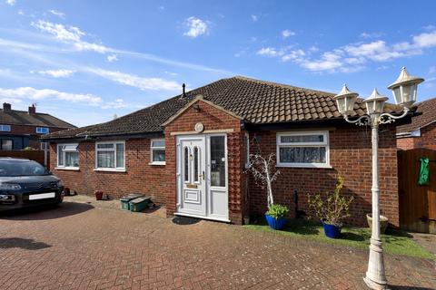 4 bed property, in Churnwood Close, £330,000