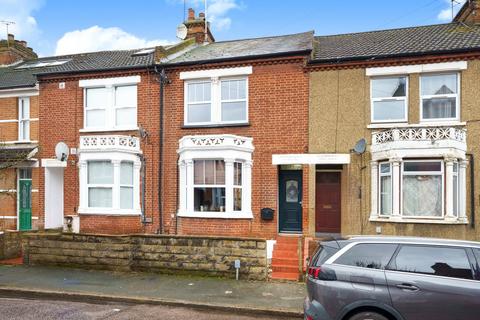 3 bed property, in Gladstone Road, £500,000
