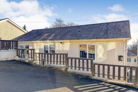 2 bed property, in Chalet 5, £40,000