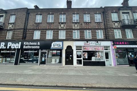 2 bed property, in Woodhouse Road, £269,500