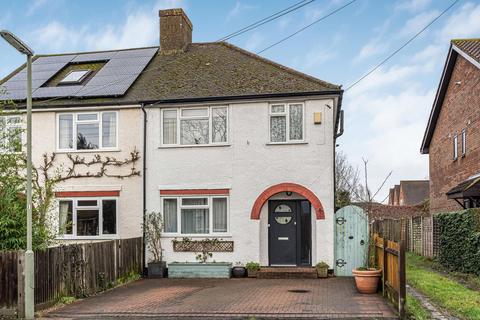 4 bed property, in Read Road, £640,000