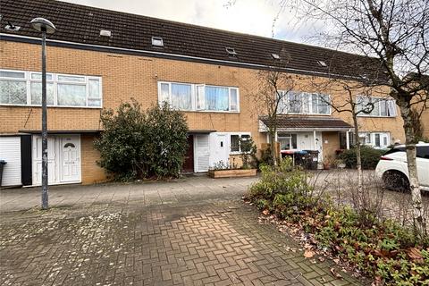 6 bed property, in Avebury Boulevard, £375,000