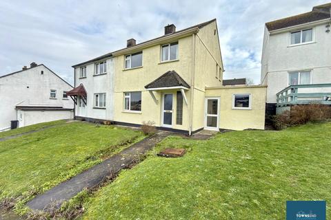 3 bed property, in Old Hill Crescent, £285,000