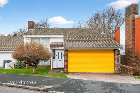 4 bed property, in Ridge Langley, £650,000