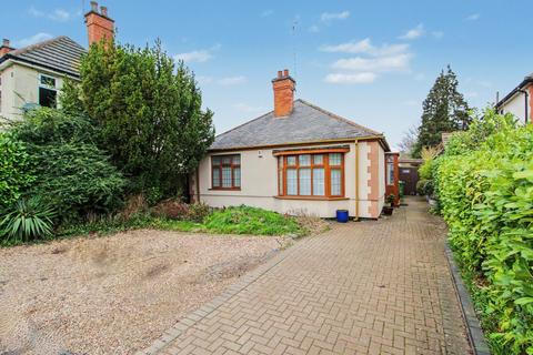 3 bed property, in Little Glen Road, £325,000