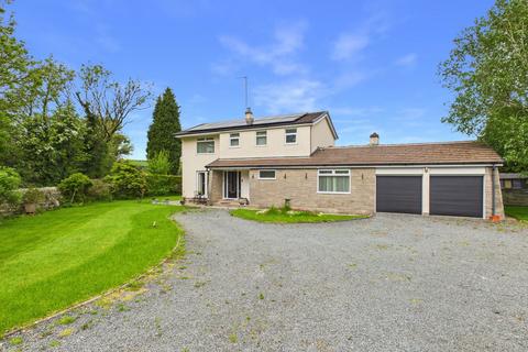 4 bed property, in Low Lane, £575,000