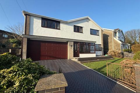 5 bed property, in Llantrisant, £500,000