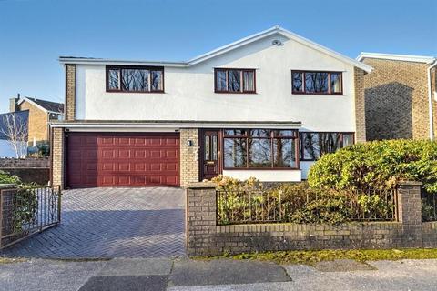 5 bed property, in Llantrisant, £500,000